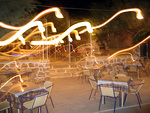 Diogenis -taverna Grikosin rannalla by night.